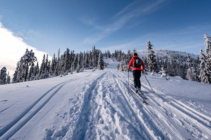 skiing